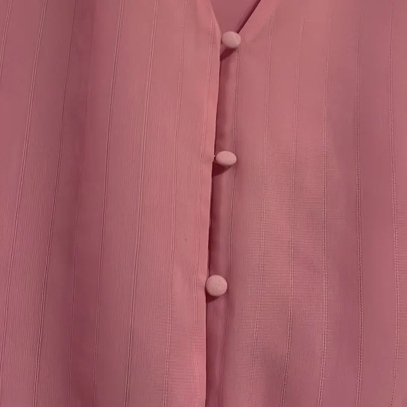 Pink lacy tie front button down blouse with puff sleeve - Picture 2 of 4